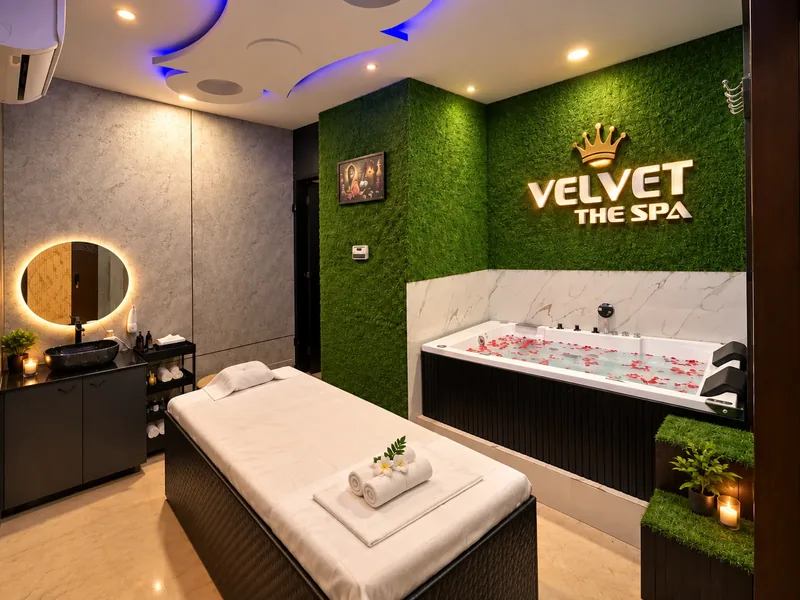 Private room and Jacuzzi at Velvet The Spa